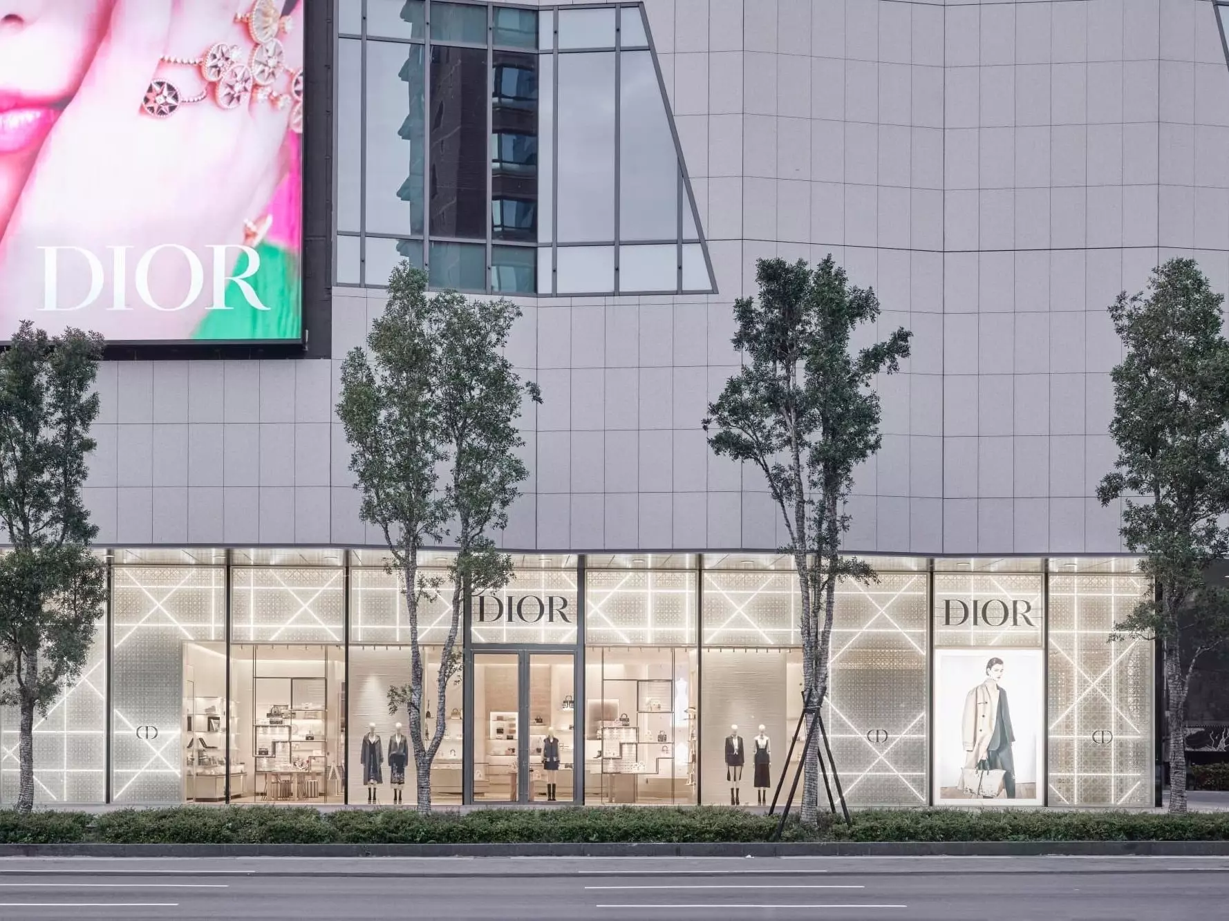 周杰倫、金智媛現身站台的 DIOR  新光三越 Diamond Towers 概念店，帶你走進一覽！