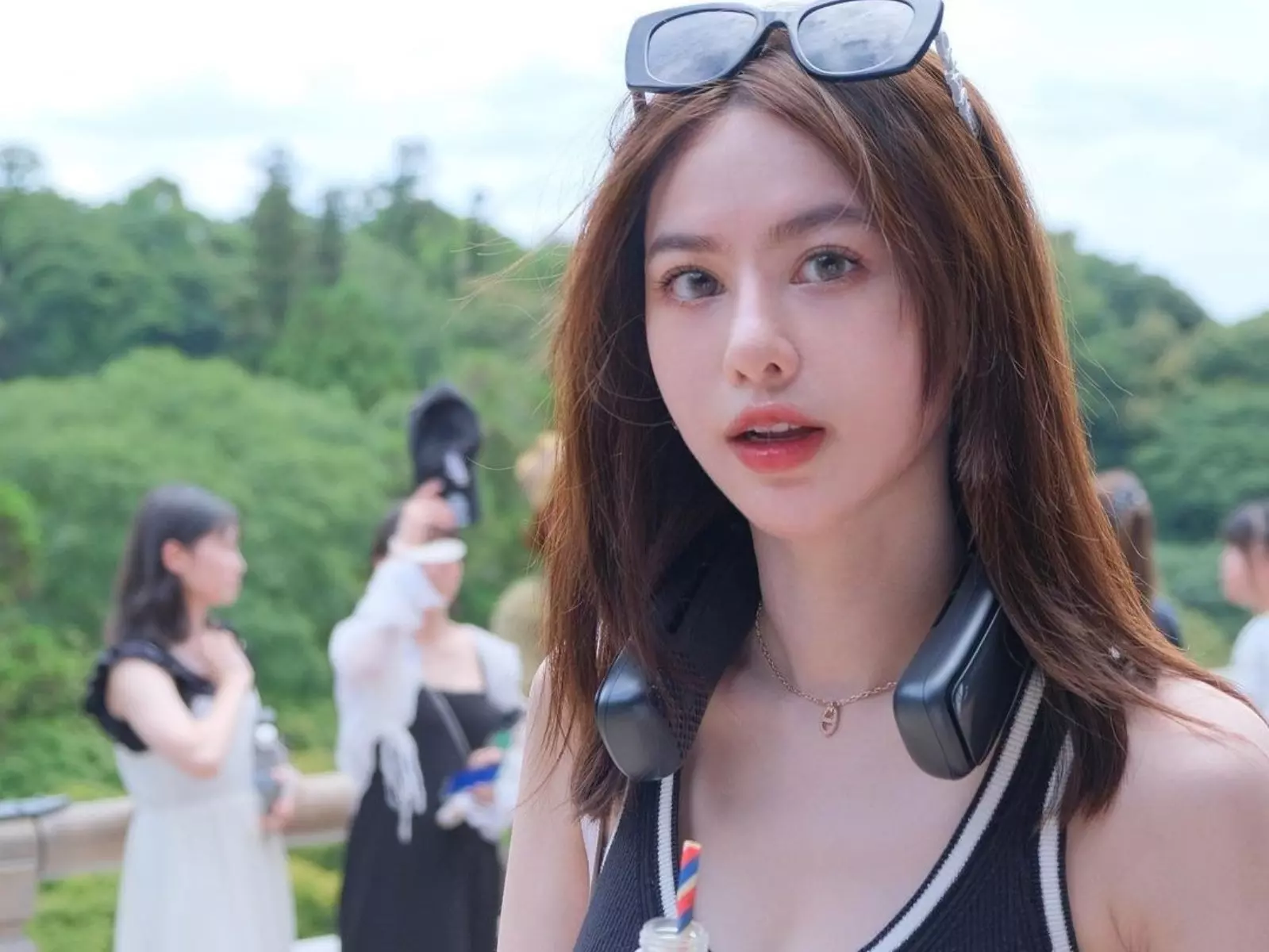網紅 Vicky 杜拜海邊成最美風景，網封：「人間芭比！」【野生抓正妹】