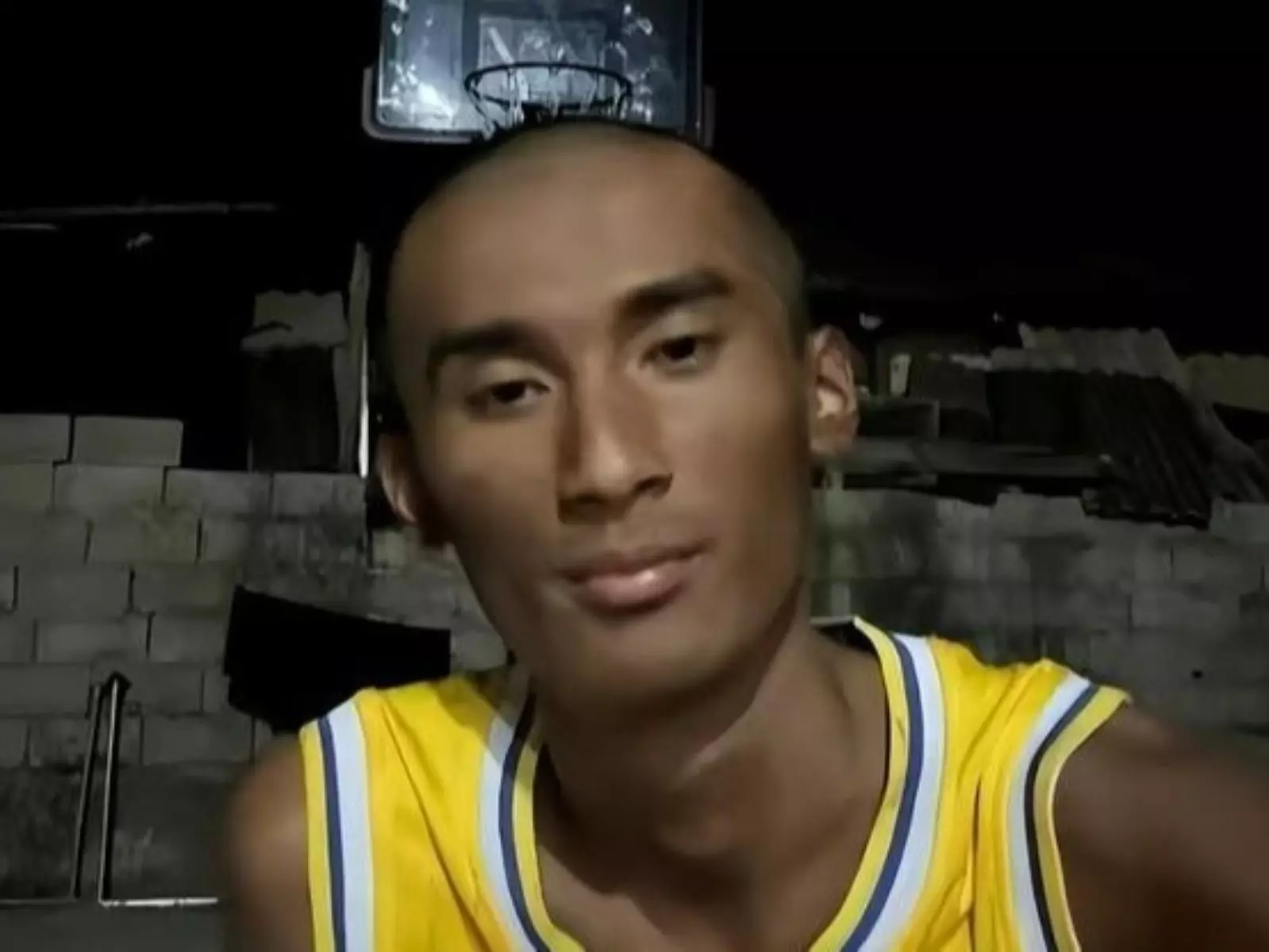 中國網友剃光頭模仿已故球星 Kobe 爆紅，不僅擁有近 60 萬粉絲追蹤還狂賺 35 萬元！
