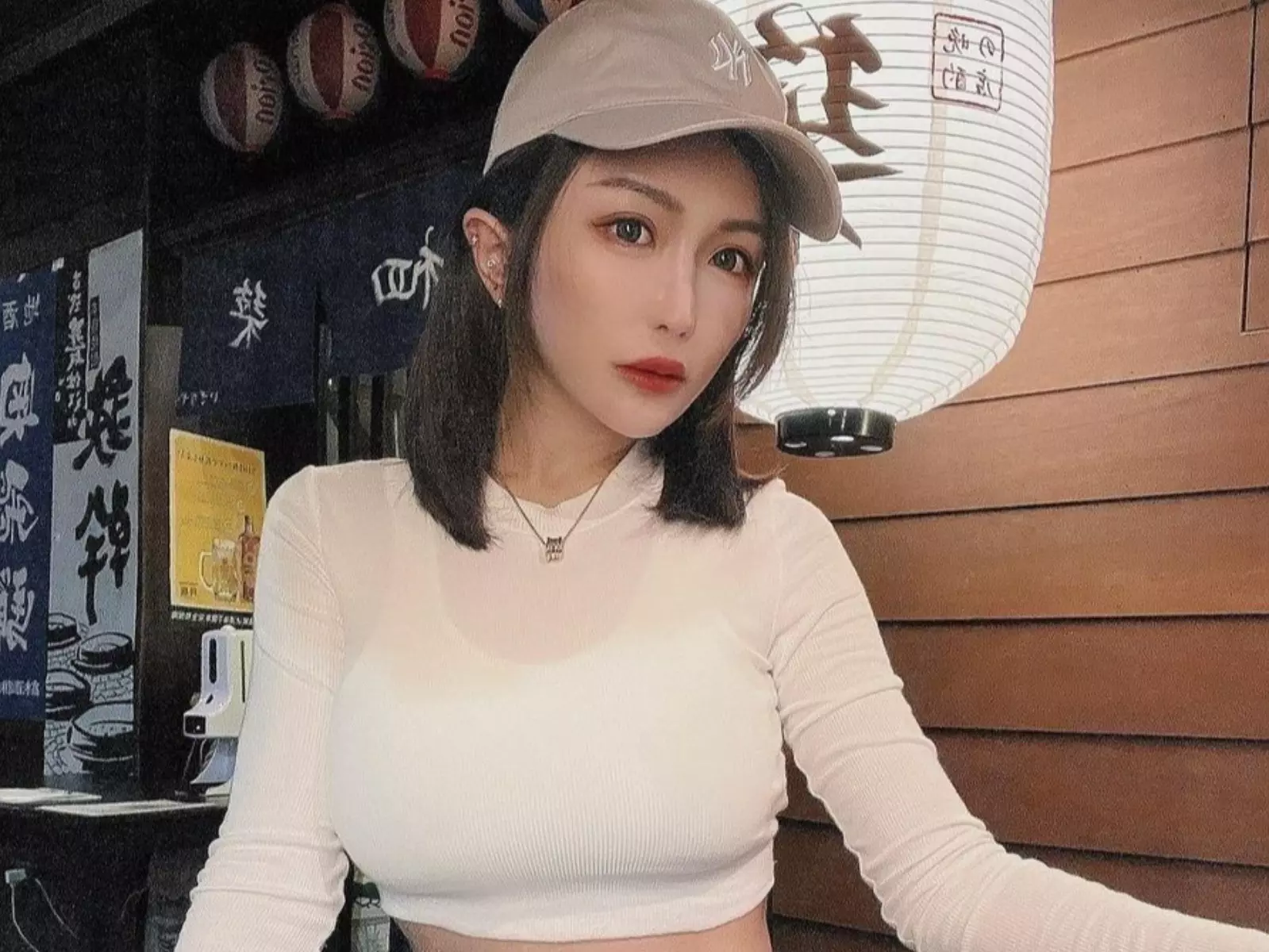 網紅 Maggie 聽醫生說中暑要「親熱解毒」！急曬性感泳裝散熱超養眼！【野生抓正妹】