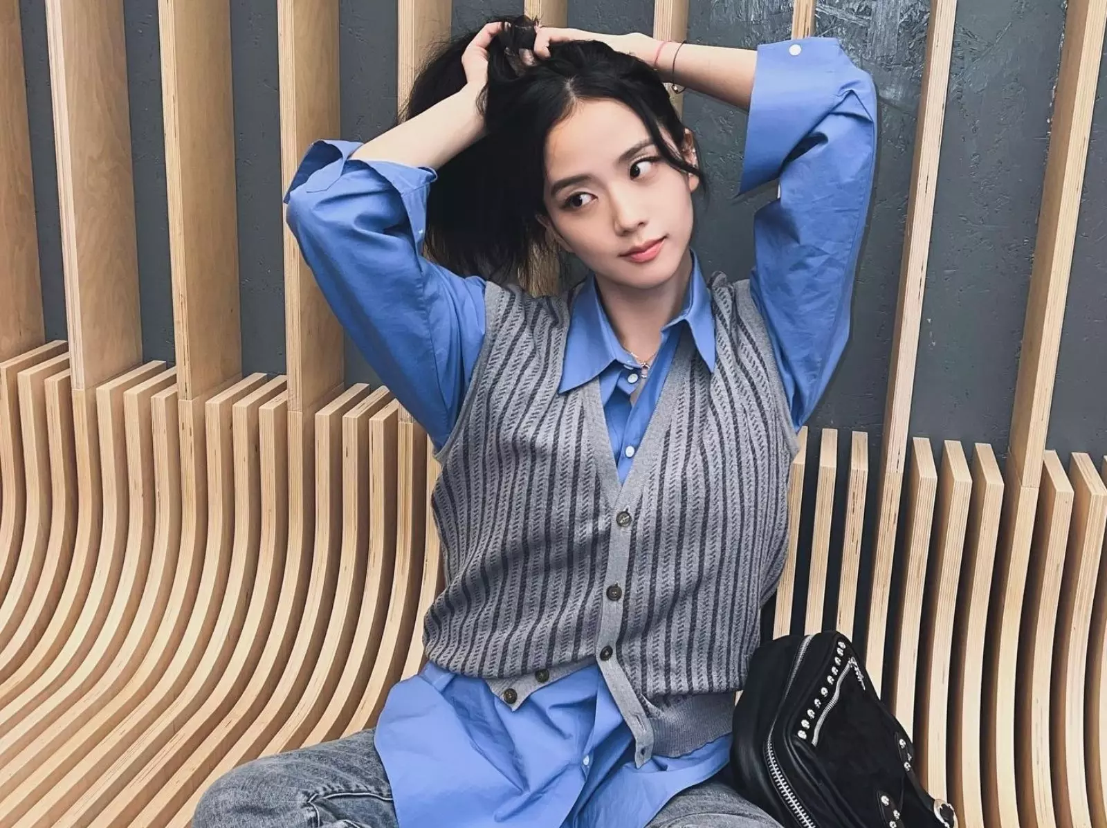 上班族女生穿搭夏天 4 大技巧！原來朴敏英、Jisso⋯都靠「這招」在烈日下當水美眉！
