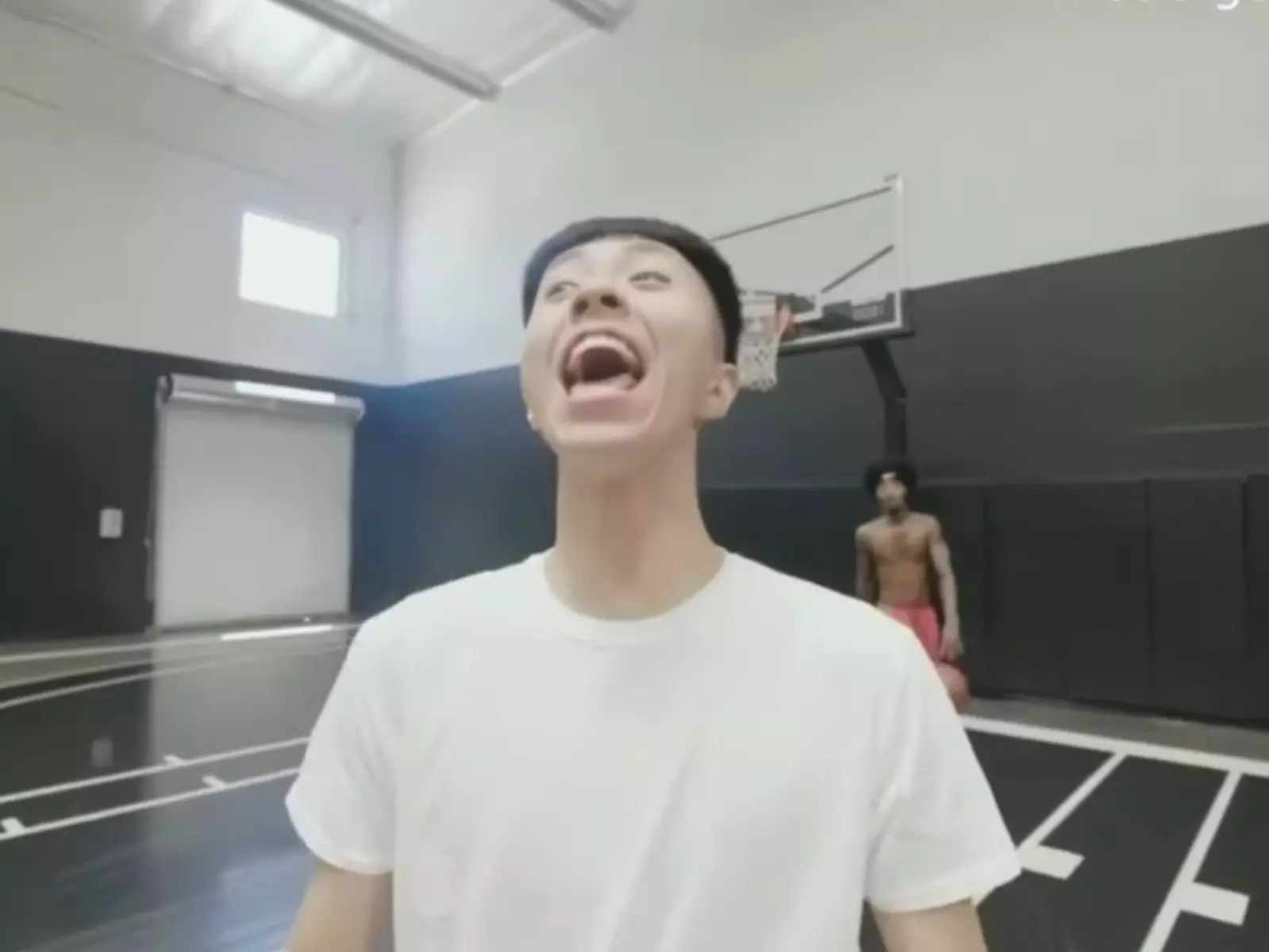 「台灣最強高中生」Ray 一對一單挑擊敗美國知名籃球 YT，實力獲本屆 NBA 新秀 Jared McCain 認可！