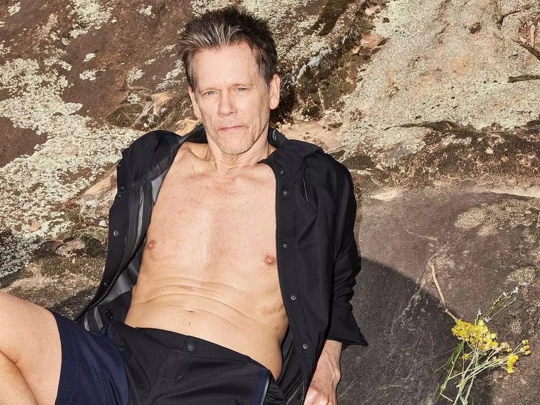 《X 戰警》凱文貝肯 Kevin Bacon 曬結實身材慶 66 歲！老婆留言調侃體態：「不算寒酸！」