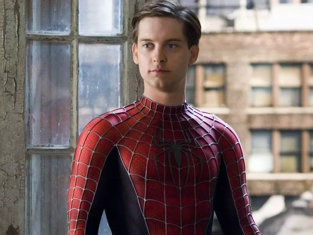 陶比麥奎爾 Tobey Maguire 爆出熱戀小 29 歲莉莉奇 Lily Chee！網友調侃：「想超越李奧納多？」