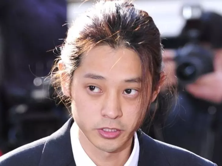 鄭俊英出獄後死性不改，化名上夜店繼續把妹！
