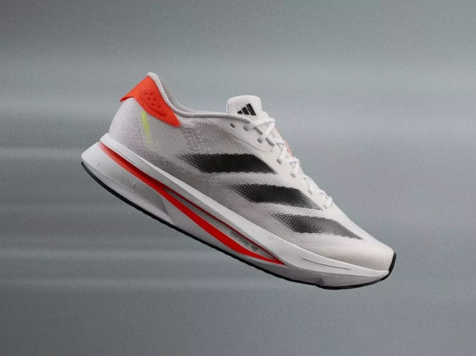 adidas ADIZERO SL2 跑鞋完整介紹一次看，雙層 LIGHTSTRIKE 2.0 中底科技讓腳感更柔軟舒適！