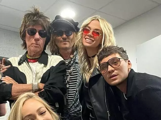 強尼戴普 Johnny Depp 近況曝光！爆出和小 33 歲辣模  Yulia Vlasova 戀愛中！