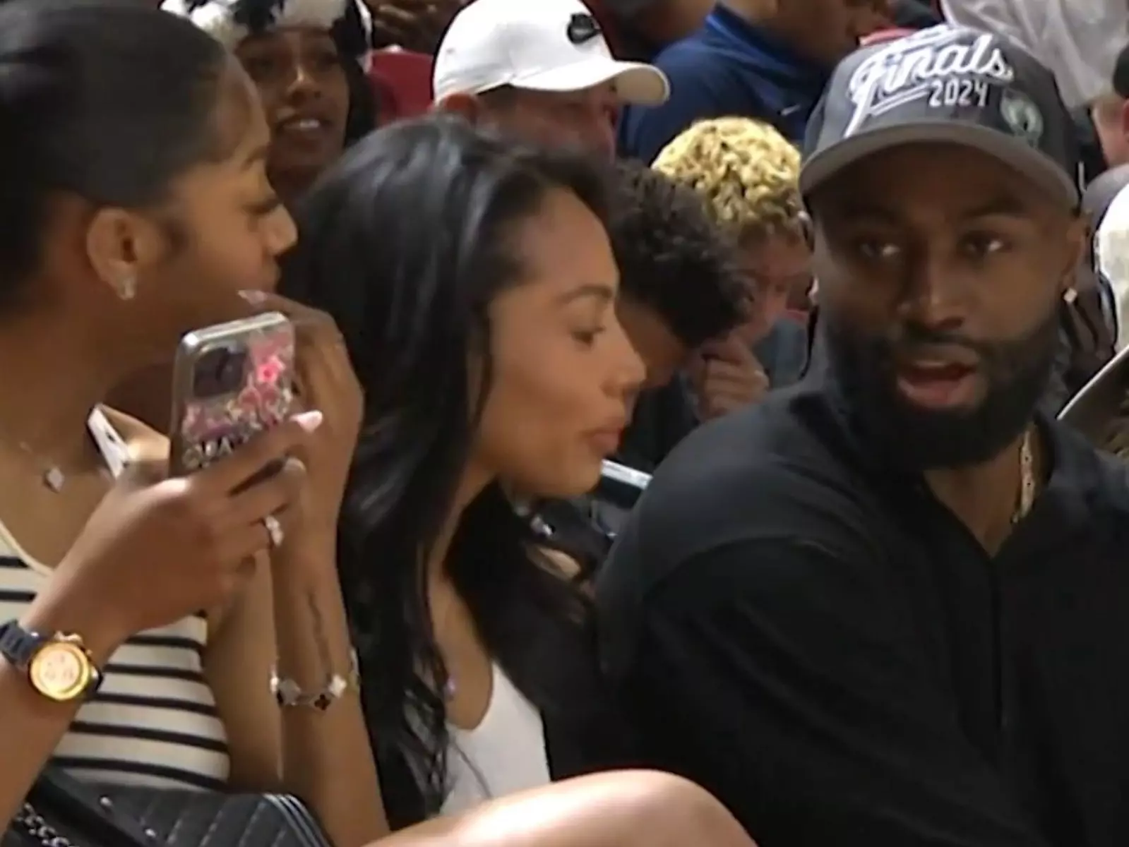 NBA／Jaylen Brown 被抓包偷嘴 Bronny James：「我不認為他是職業球員！」