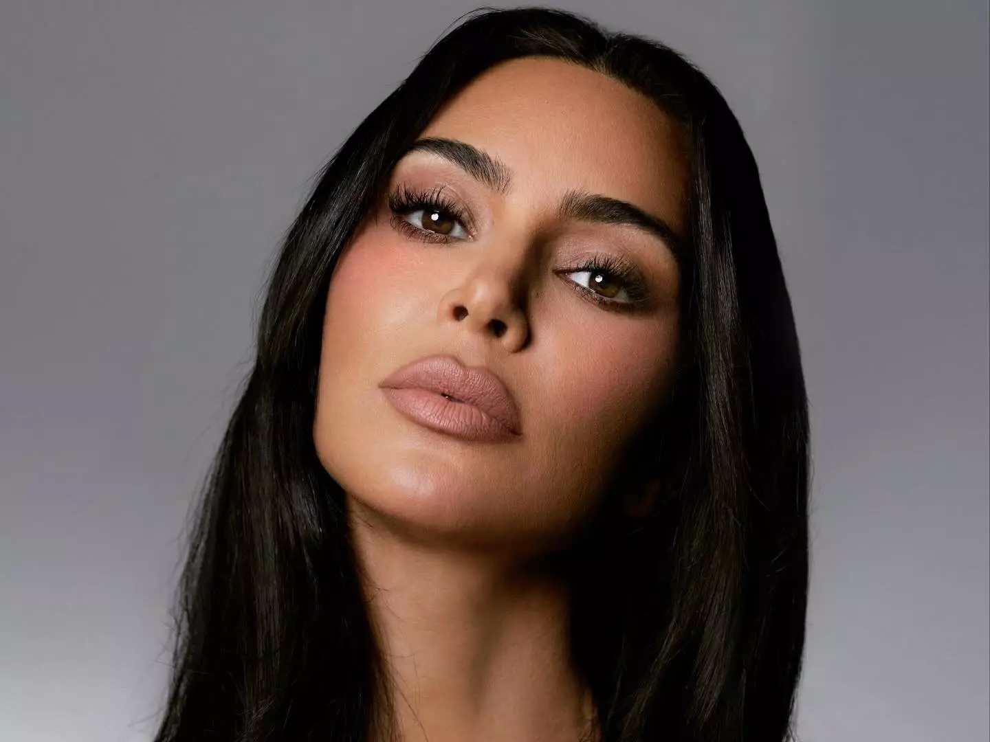 金卡戴珊 Kim Kardashian 公開完美臉龐的秘密，竟是注射「鮭魚精子」來護膚！