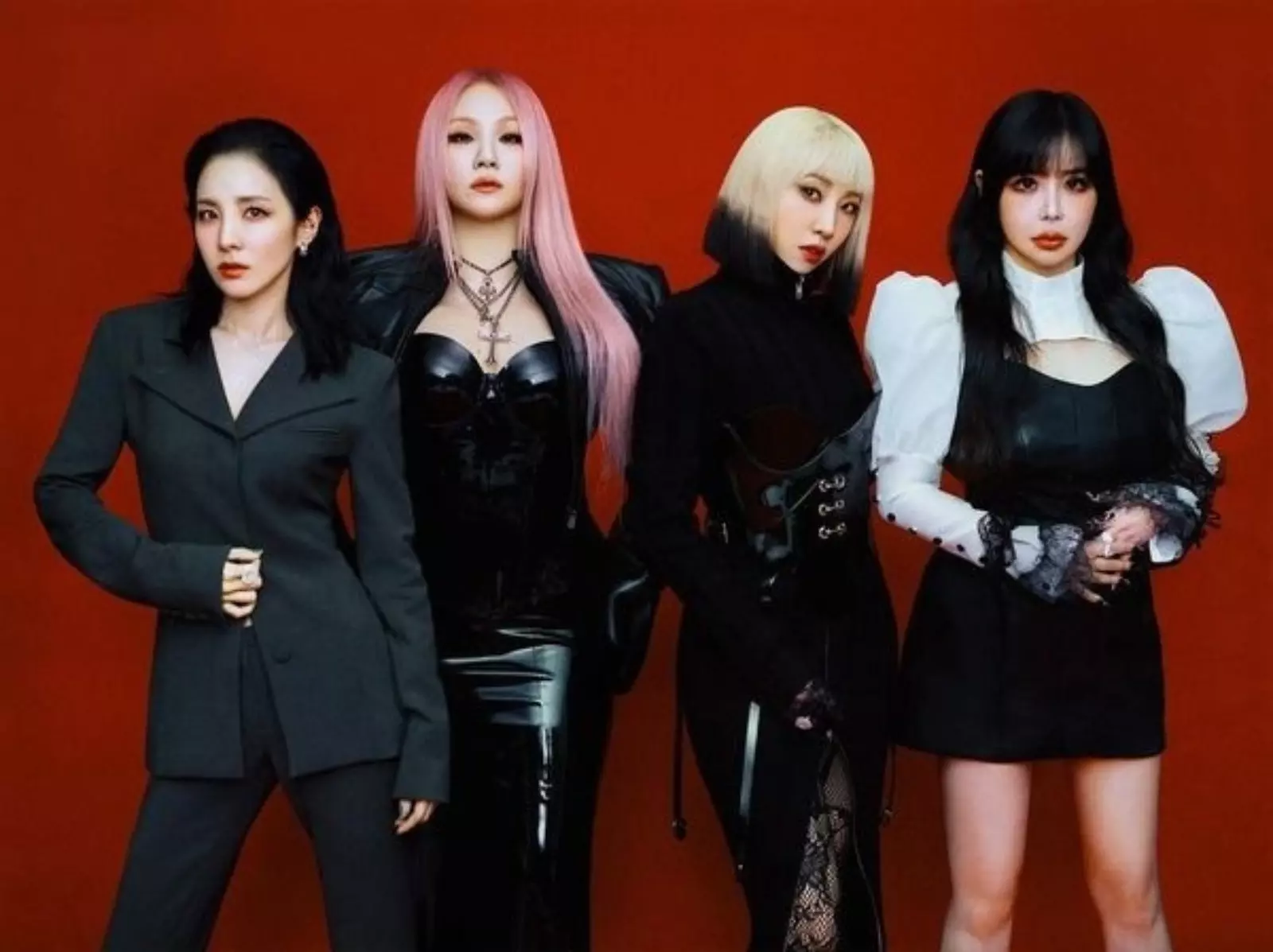 2NE1 演唱會掀熱議！回顧 10 首經典歌曲：〈FIRE〉、〈UGLY〉、〈I AM THE BEST〉⋯ 終於敢再聽告別曲了！