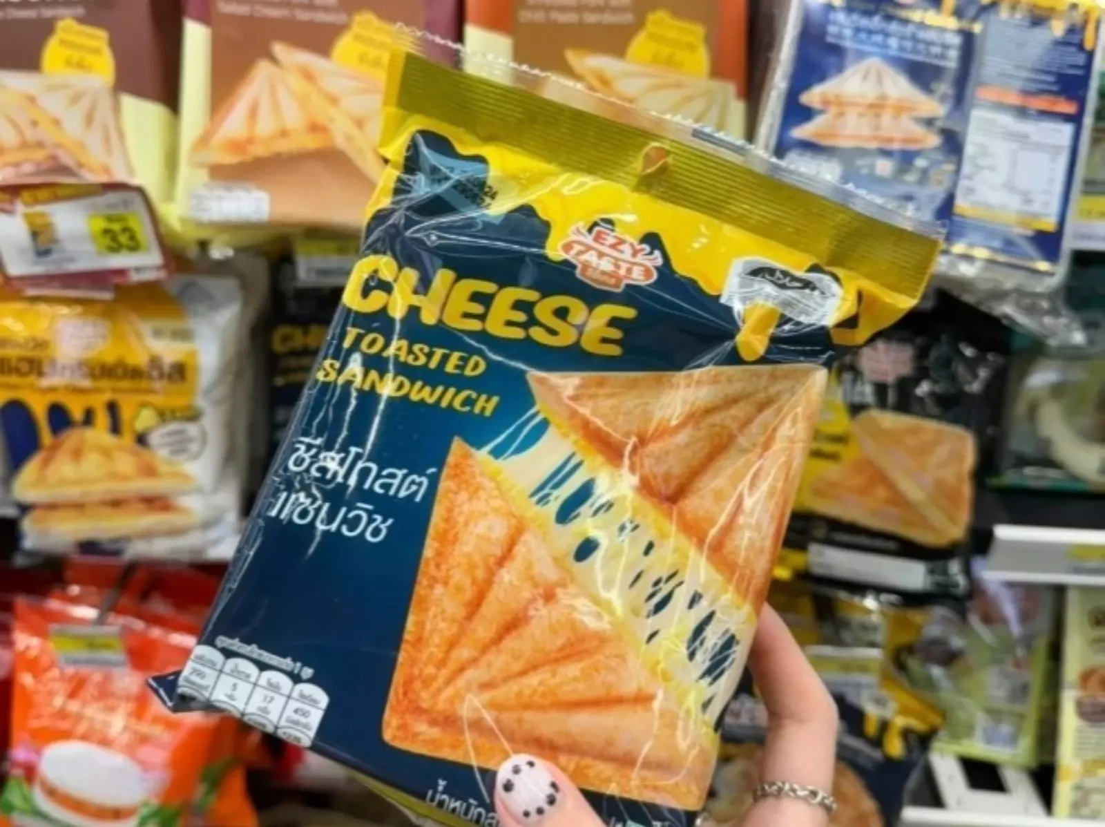 2025 泰國 7-11 超商必吃必買 10 款美食推薦：爆漿起司熱狗、清爽綠奶茶⋯看本篇搜刮準沒錯！