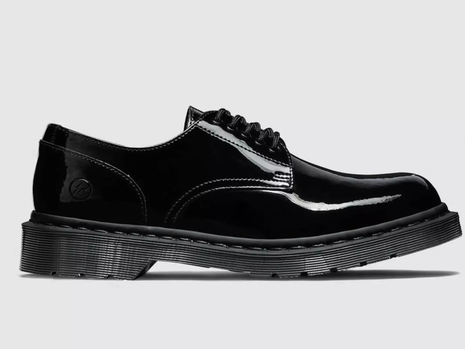 Dr. Martens x fragment design 再度聯名，推出改良版 1461「五孔版本」漆皮皮鞋！