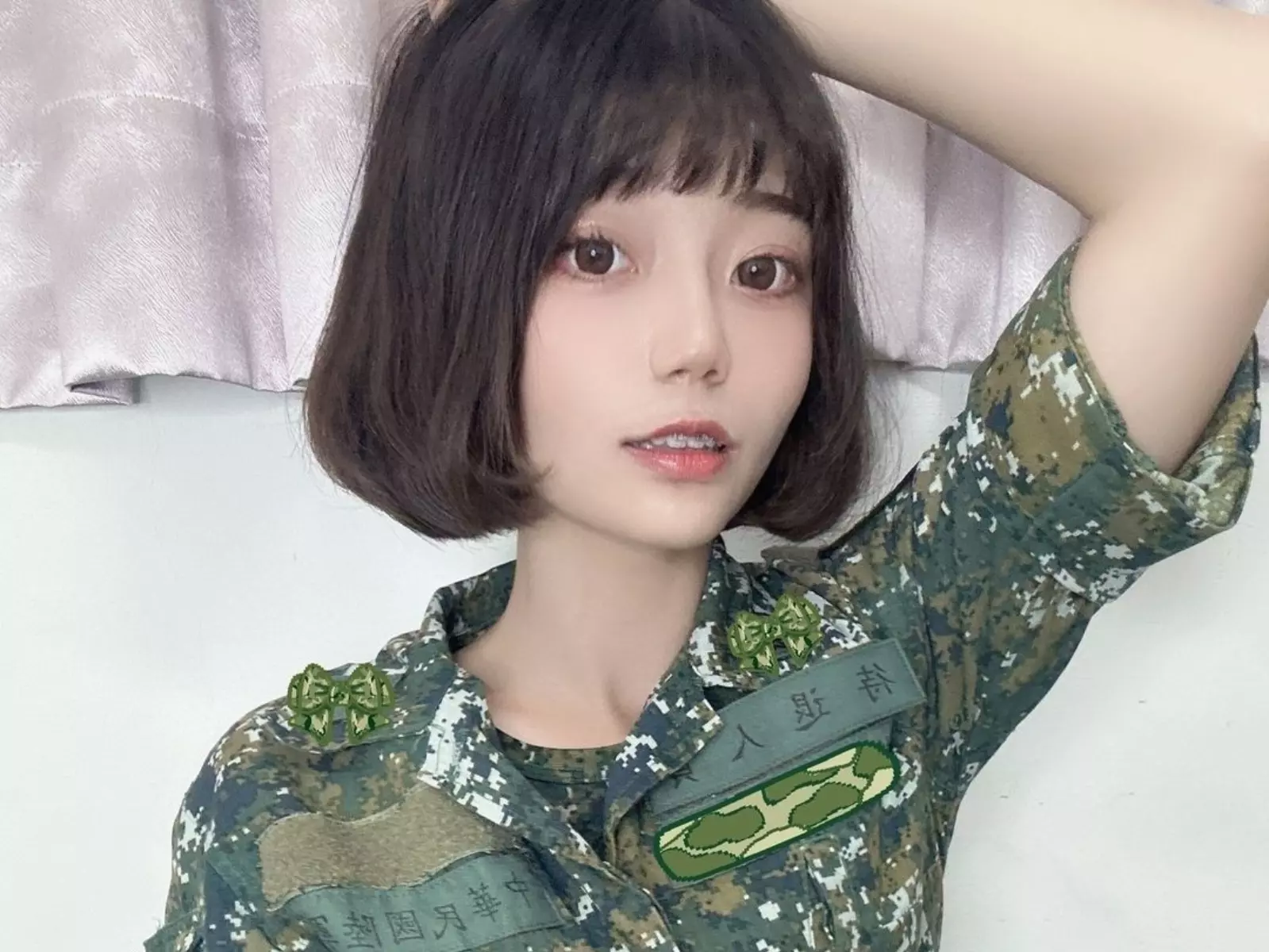 超甜陸軍中士「兔兔」反差感讓人秒戀愛，別人的單位總是不會讓我失望！【野生抓正妹】