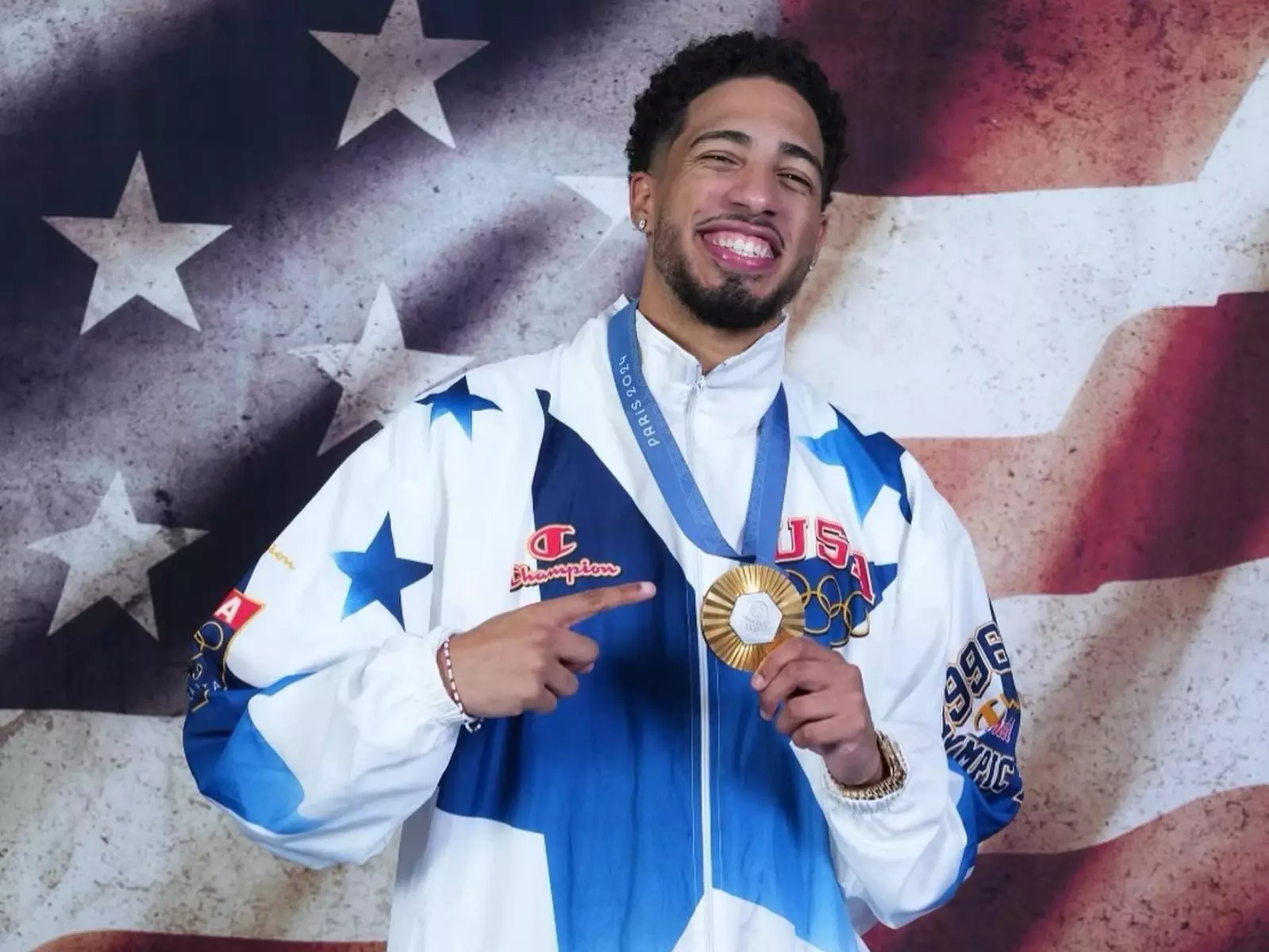 巴黎奧運／Tyrese Haliburton 用中文「兄弟們」向粉絲問好！狂曬金牌在巴黎享受度假！