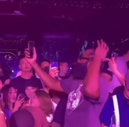NBA／James Harden 在上海夜店狂歡，聽到〈FE!N〉打給 Travis Scott 視訊超嗨！