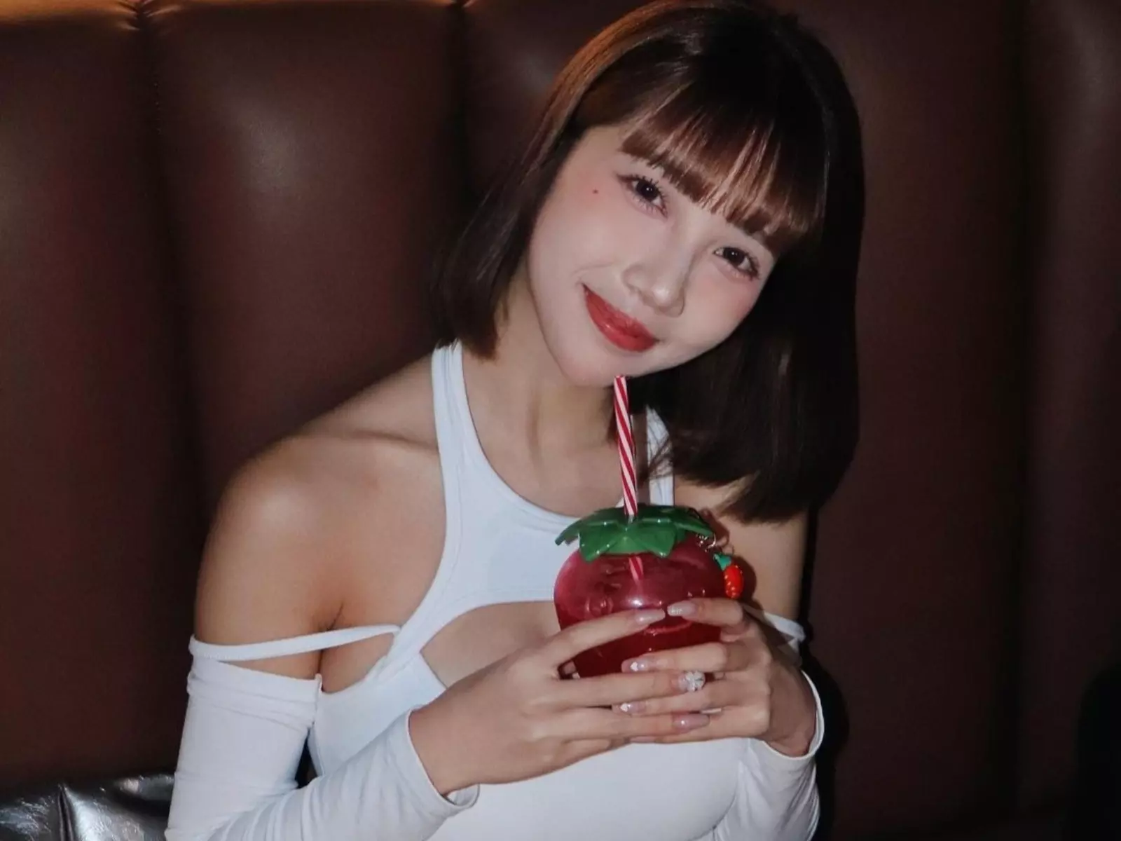 彭彭（彭柔旂）化身「色氣女僕」，嬌喊：「缺嗎？」引網友暴動！【野生抓正妹】