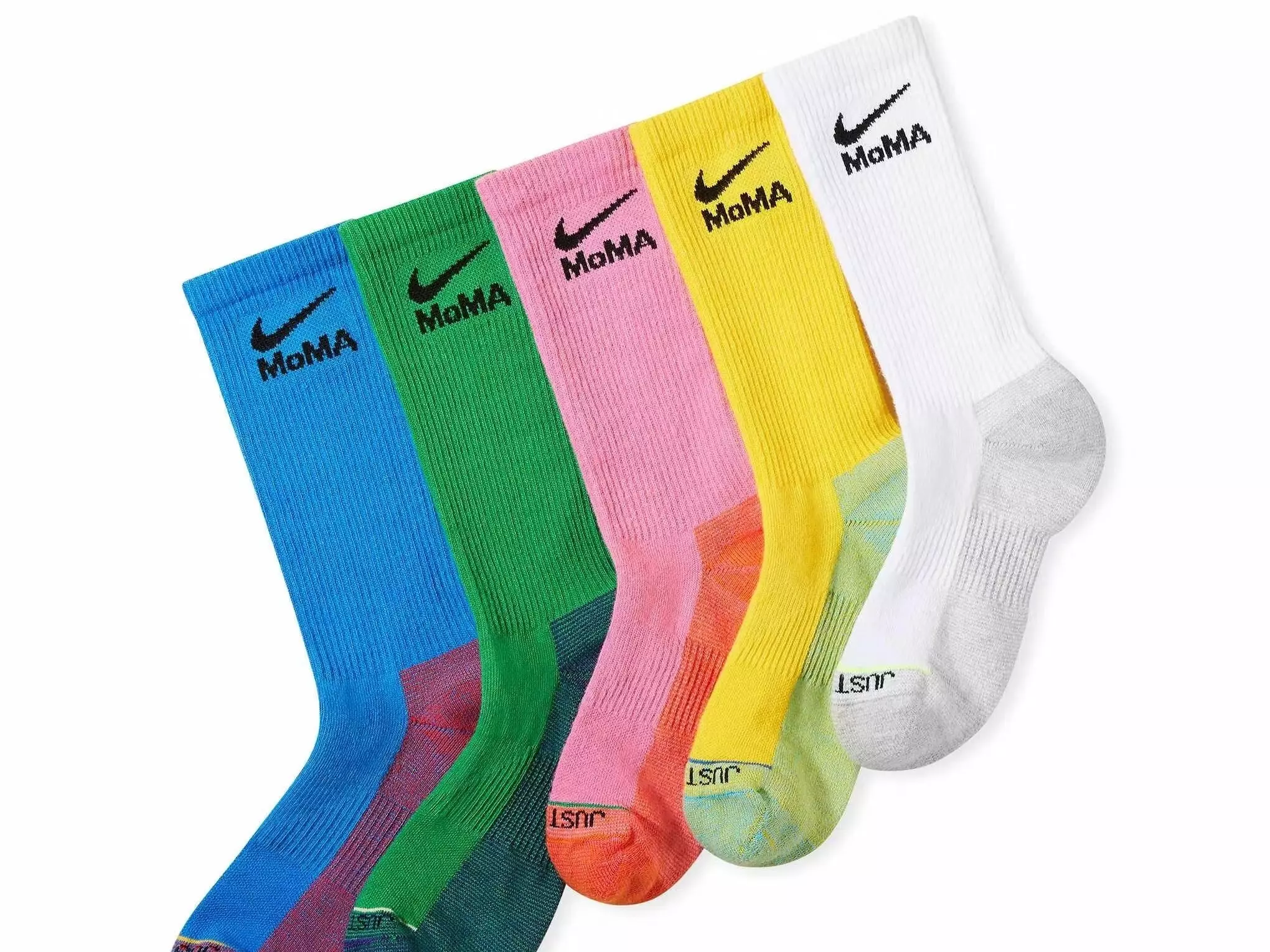 MoMA 首度正式聯名 Nike，打造一雙要價 18 美元超佛「吸睛美襪」！