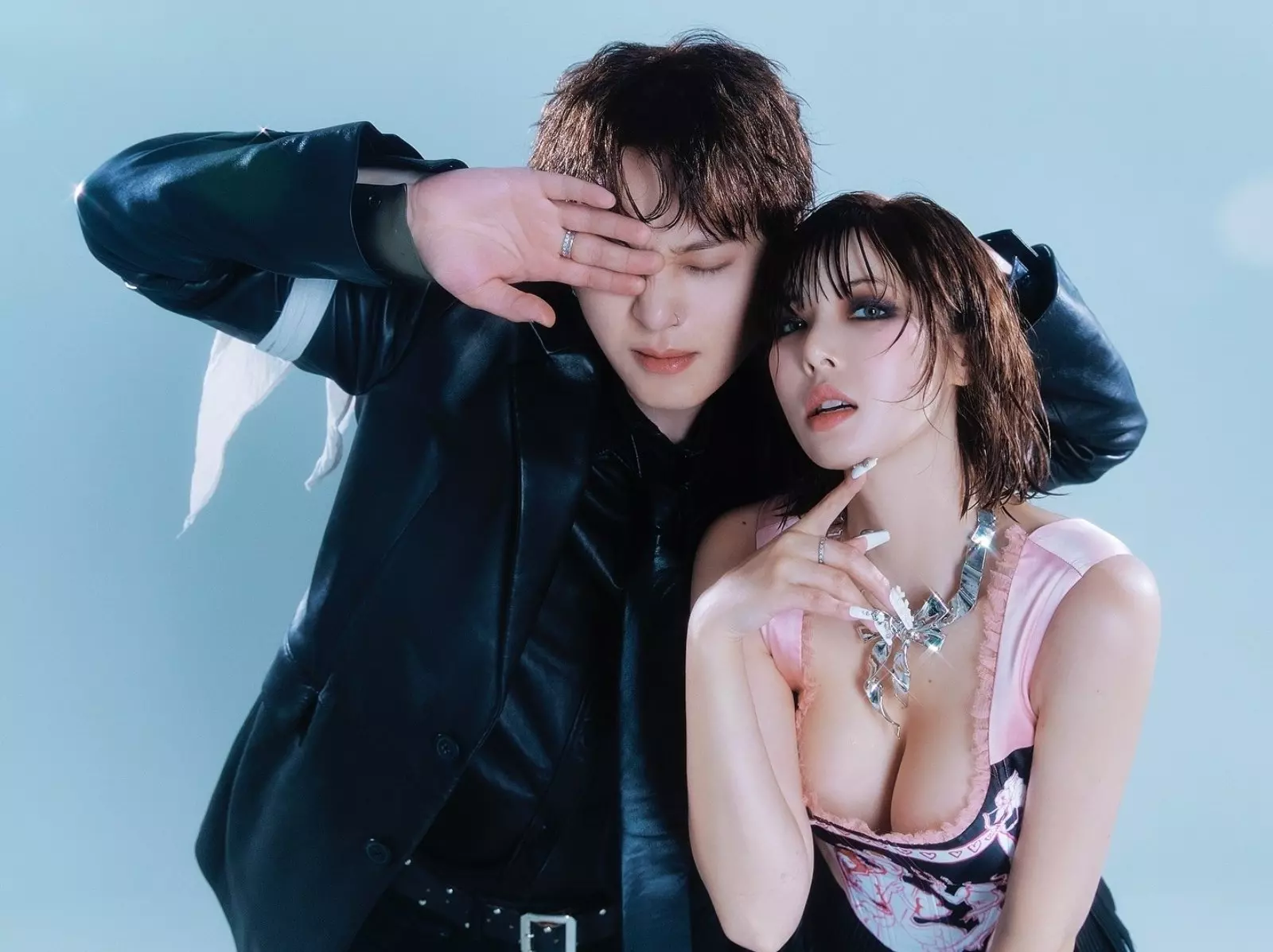 泫雅、龍俊亨結婚婚紗照曝光！Chanel 香奈兒、Miu Miu⋯3 組品牌清單一次看！