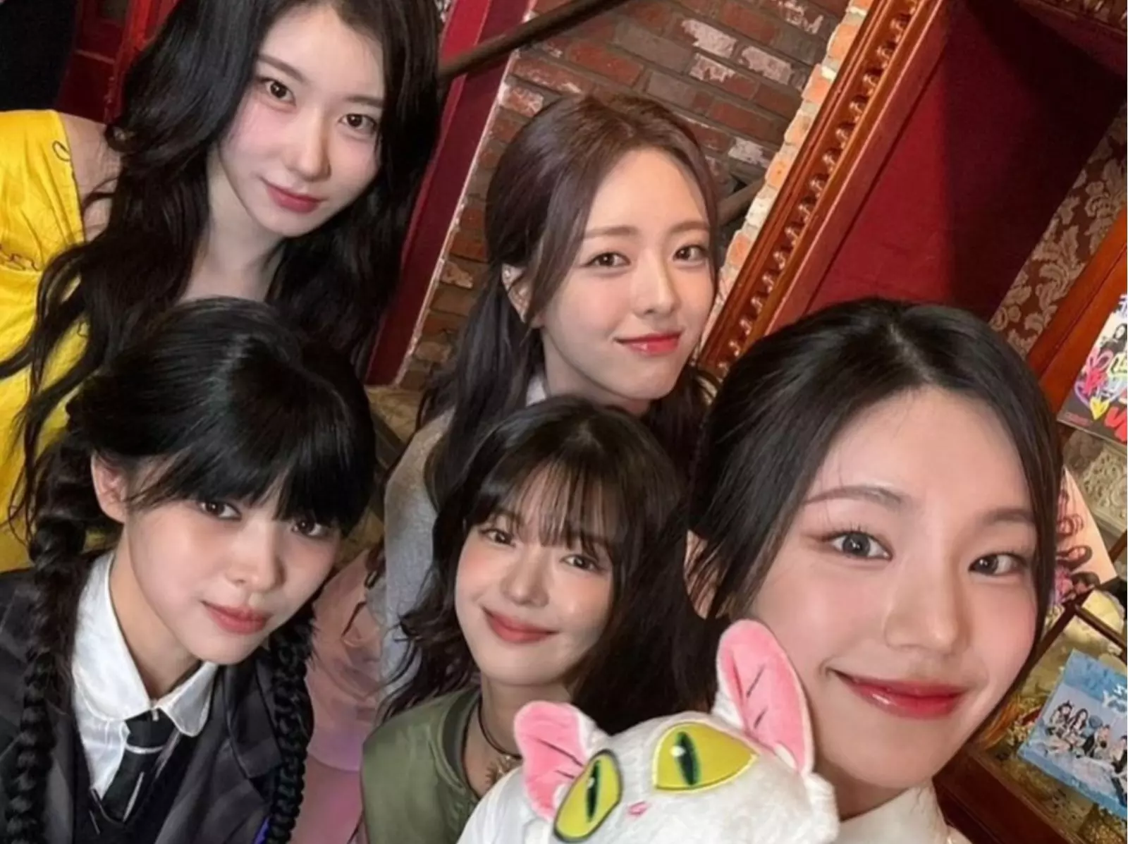 ITZY 將於 10 月五人完整合體回歸！經紀公司 JYP 娛樂曝：「積極準備中！」