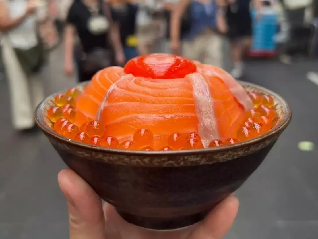 2025 日本大阪黑門市場 10 大必吃美食推薦：老奶奶鰻魚飯、浮誇海鮮丼⋯只怕你胃不夠放！