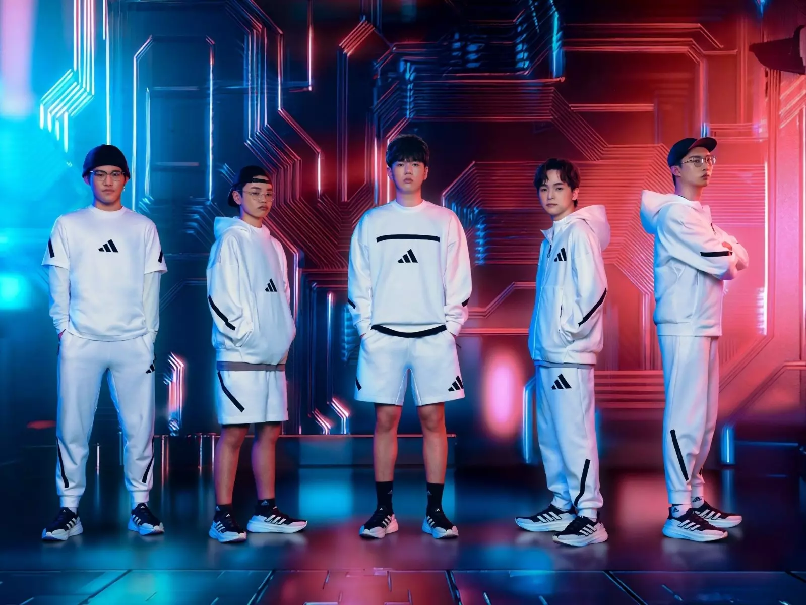 戰甲升級，adidas Z.N.E. 與閃電狼超凡連動！全員披上黑標制服，燃燒團魂征戰賽季新章！