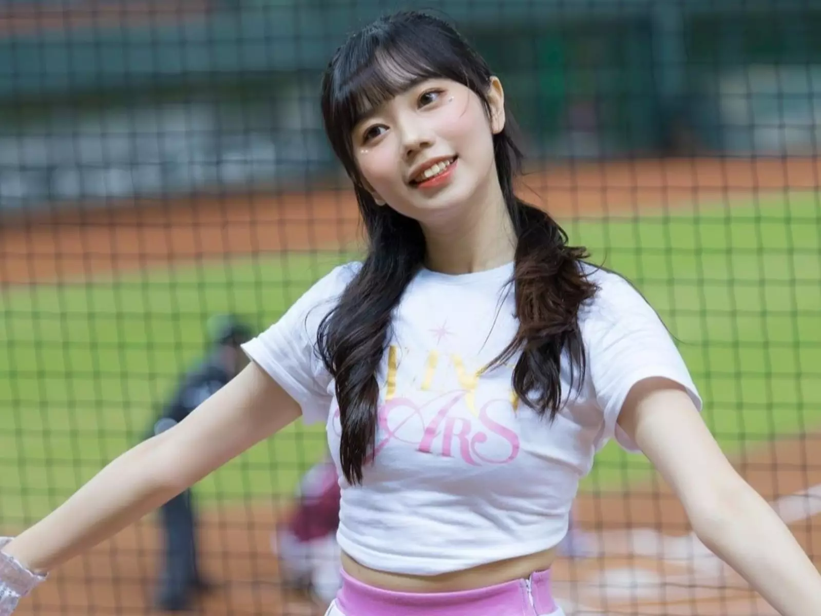 米亞外型神似慈妹，超陽光笑容、可愛虎牙暈翻 PTT 鄉民！【野生抓正妹】