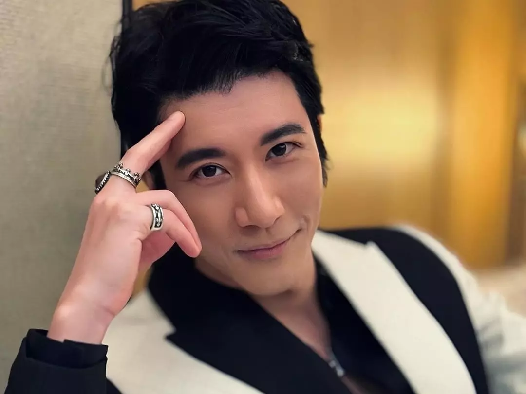 王力宏離婚 3 年爆新歡？身旁超兇正妹身份引熱搜！