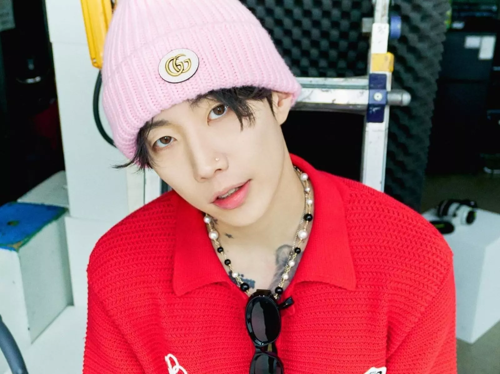 Jay Park 朴宰範歌詞中力挺 NewJeans、挑釁 HYBE！？網熱議：「超敢講！」