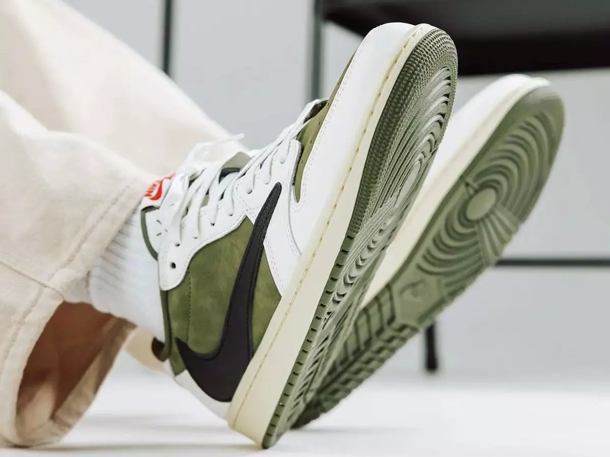 Travis Scott x Air Jordan 1 Low 