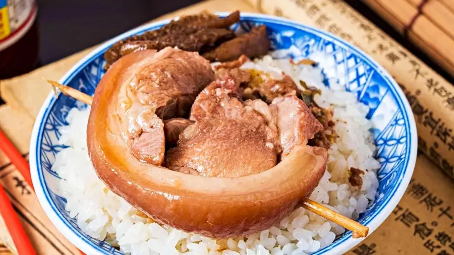 2024 彰化爌肉飯節 Dcard 10 家名店推薦：阿泉、老店朱⋯滿滿膠質超滿足！