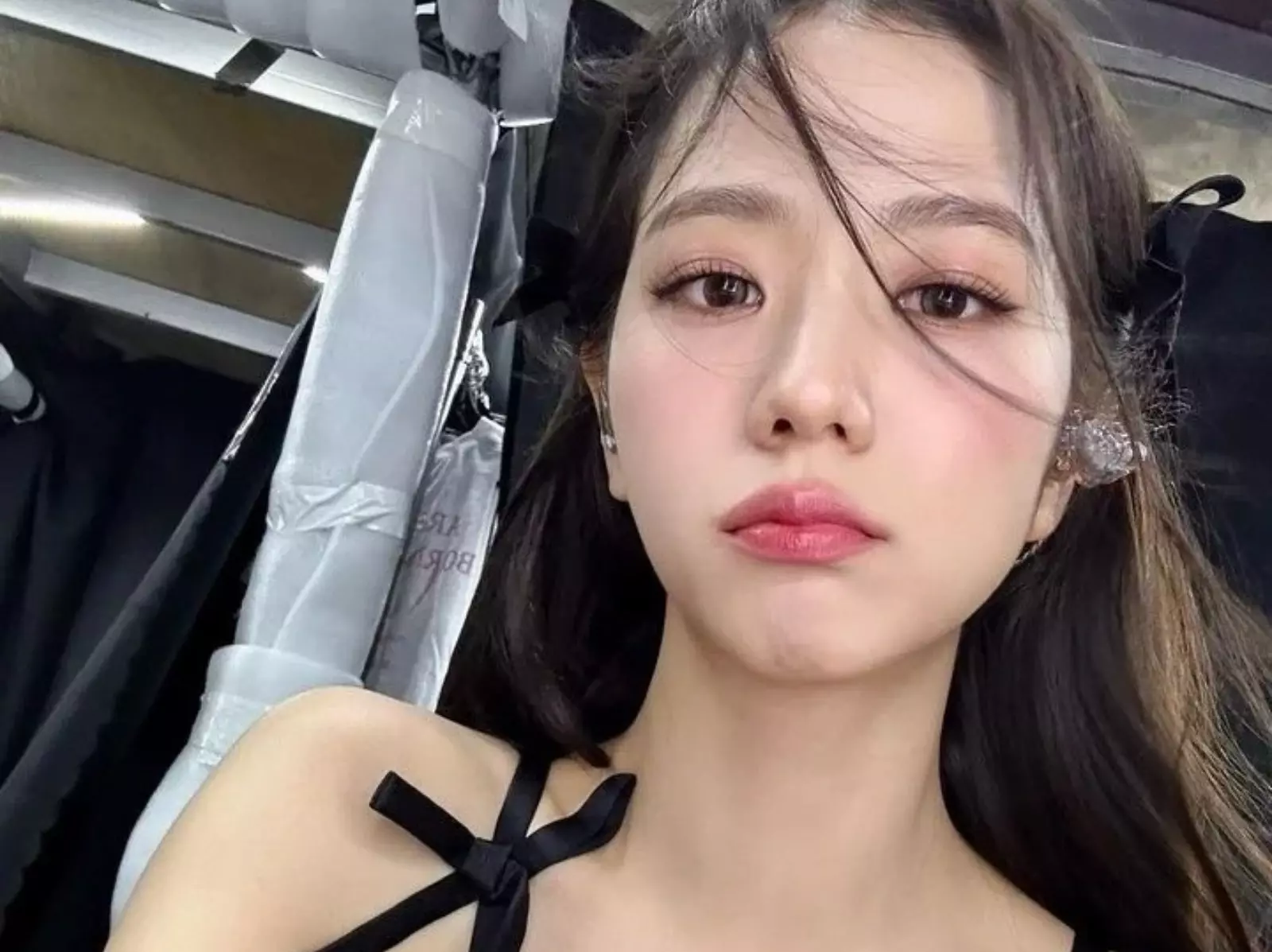 BLACKPINK 成員接連回歸引熱議！Jisoo 因未能搶先聽到新歌喊話：「成員特權呢？」