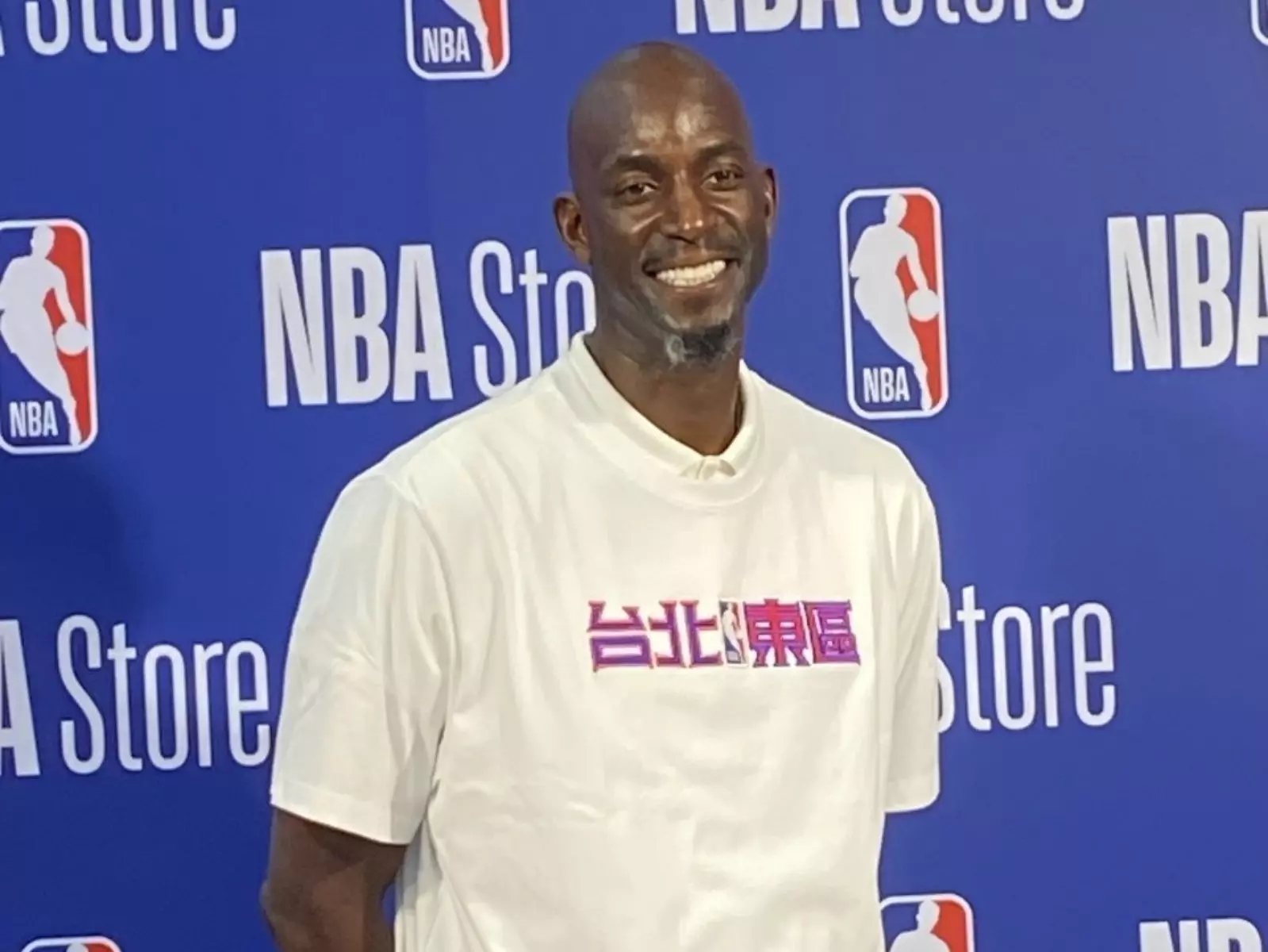 「狼王」Kevin Garnett 現身台灣擔任 NBA Store 開幕嘉賓，分享「史上最佳五人」名單！