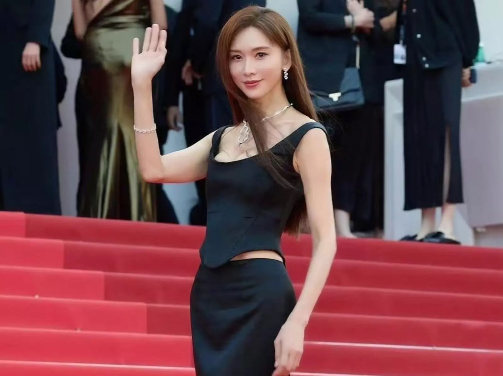 林志玲出席 2025 坎城影展！身高 174 公分修長美腿引發熱議！私下維持身材的 5 個技巧大公開～