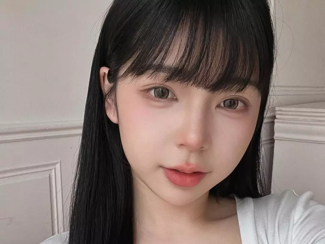 許悅 IG 大方分享整形：精靈耳、輪廓線⋯原來這些都是整來的！