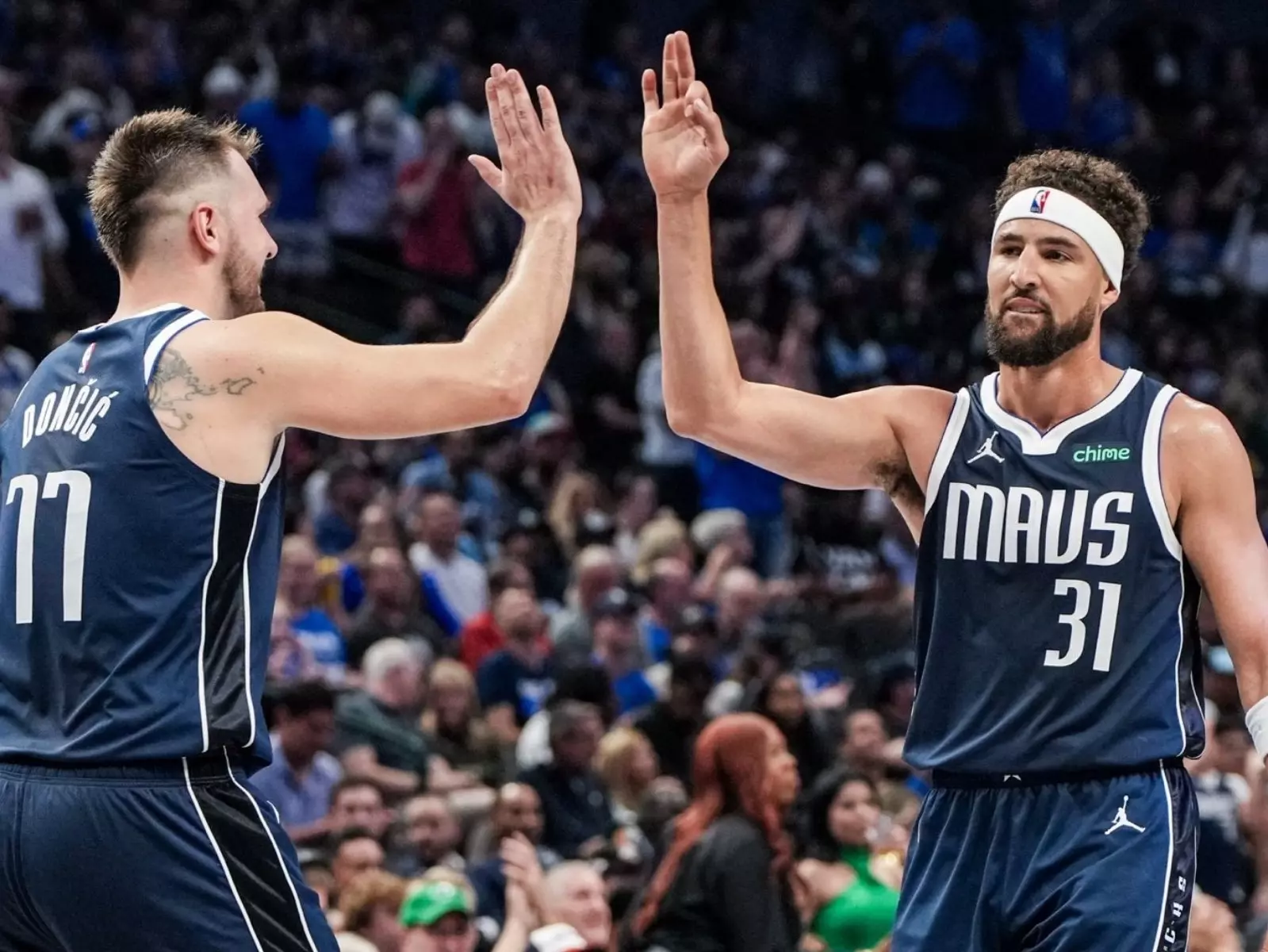 NBA／Klay Thompson 轉隊首秀轟 6 顆三分球破紀錄，Luka Doncic 一傳球給他就開始慶祝！