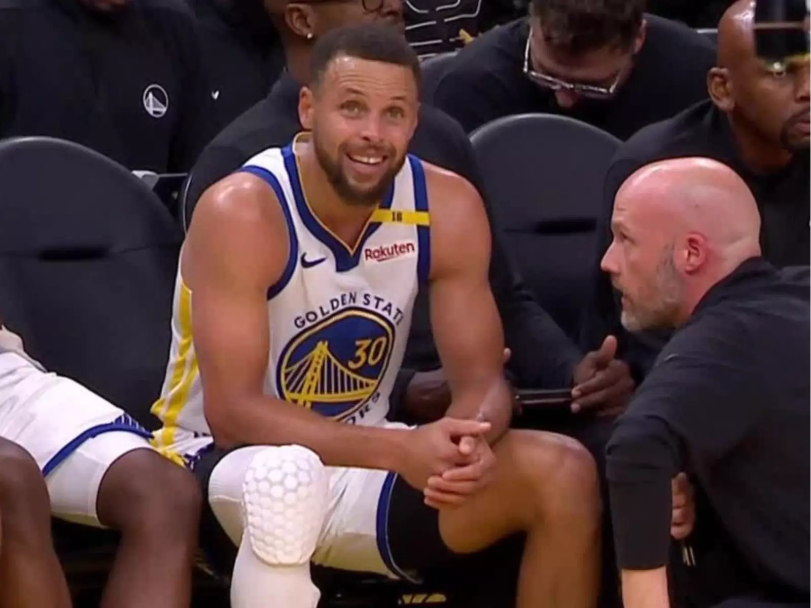 NBA／Stephen Curry「兩度扭傷左腳踝」傷退離場，傷勢最新情況曝光！