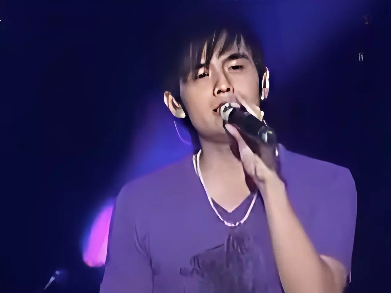 周杰倫演唱會門票掀話題！19 年前飆高音神級畫面曝光，網友嘆：「現在都給粉絲唱！」