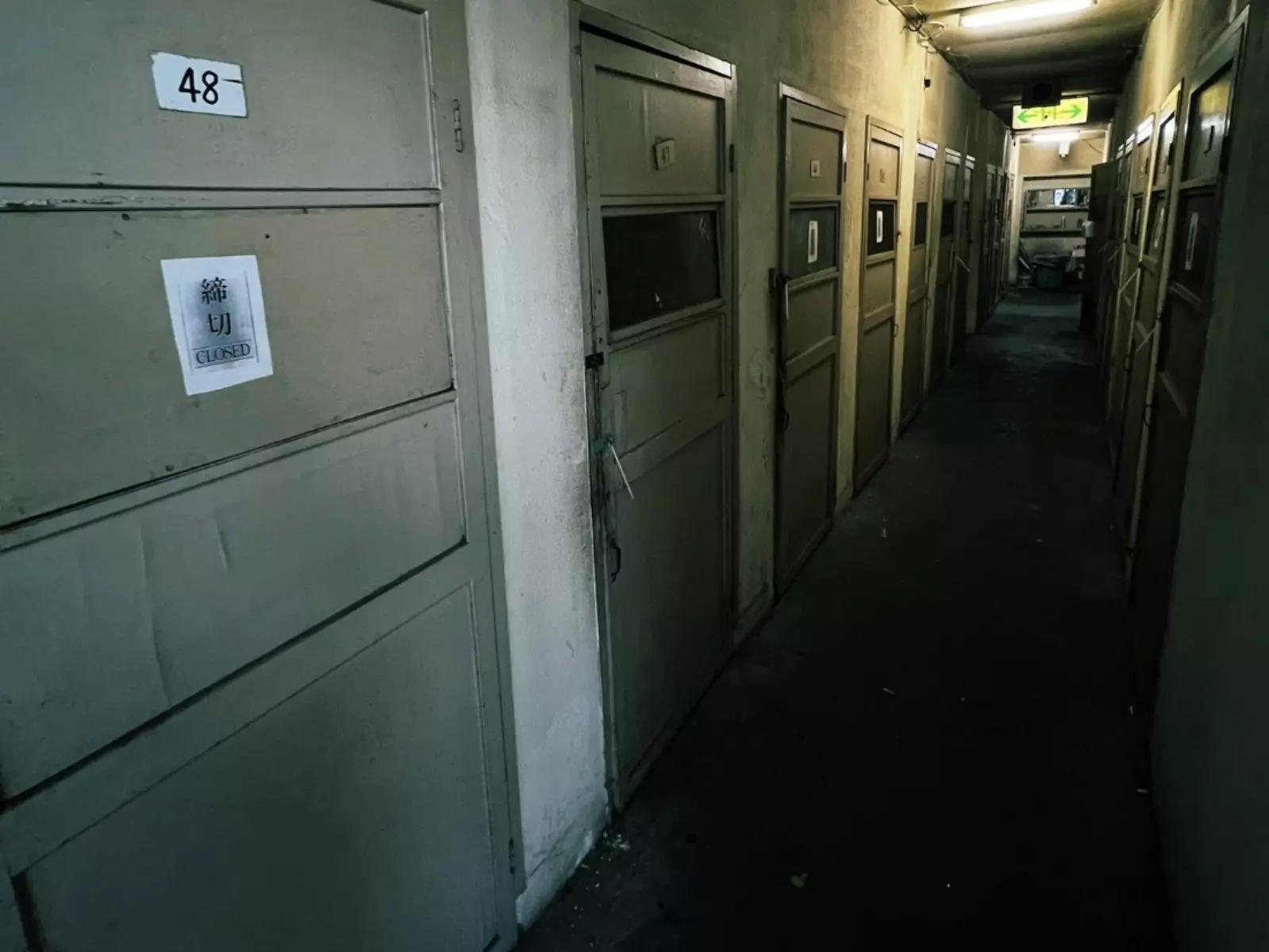 日本網友開箱「一晚只要 230 元」的超便宜旅店，整體環境卻宛如鬼片場景超驚人！