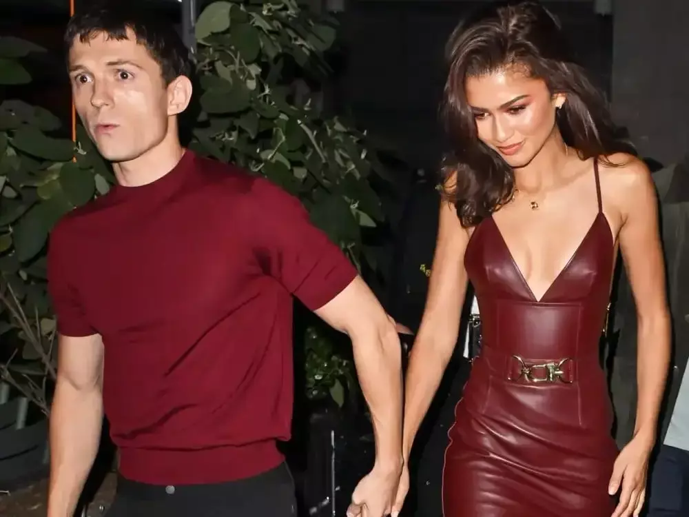 「蜘蛛人」湯姆霍蘭德 Tom Holland 闖進人群拉走女友 Zendaya 畫面曝光！網友：「請原地結婚！」