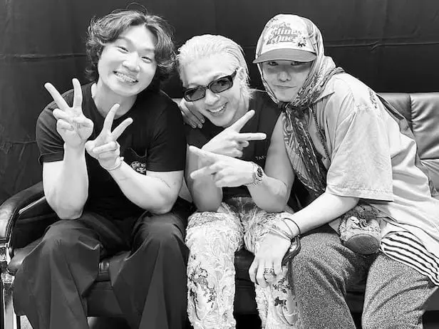 BIGBANG 合體上節目！GD 收三葉草雨傘吐心聲：「別再少人！」