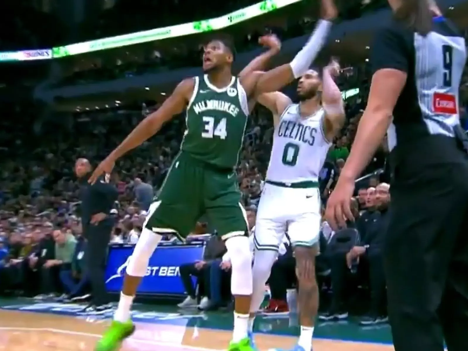 NBA／Jayson Tatum 被字母哥「希臘神墊」裁判未響哨引發爭議：「真的太扯！」