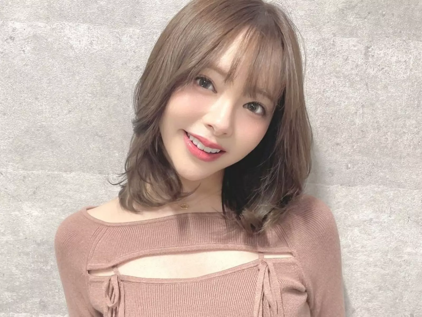小倉由菜驚喜現身泰國大學，超人氣 AV 女優竟有學生認不出？【老司J開車】