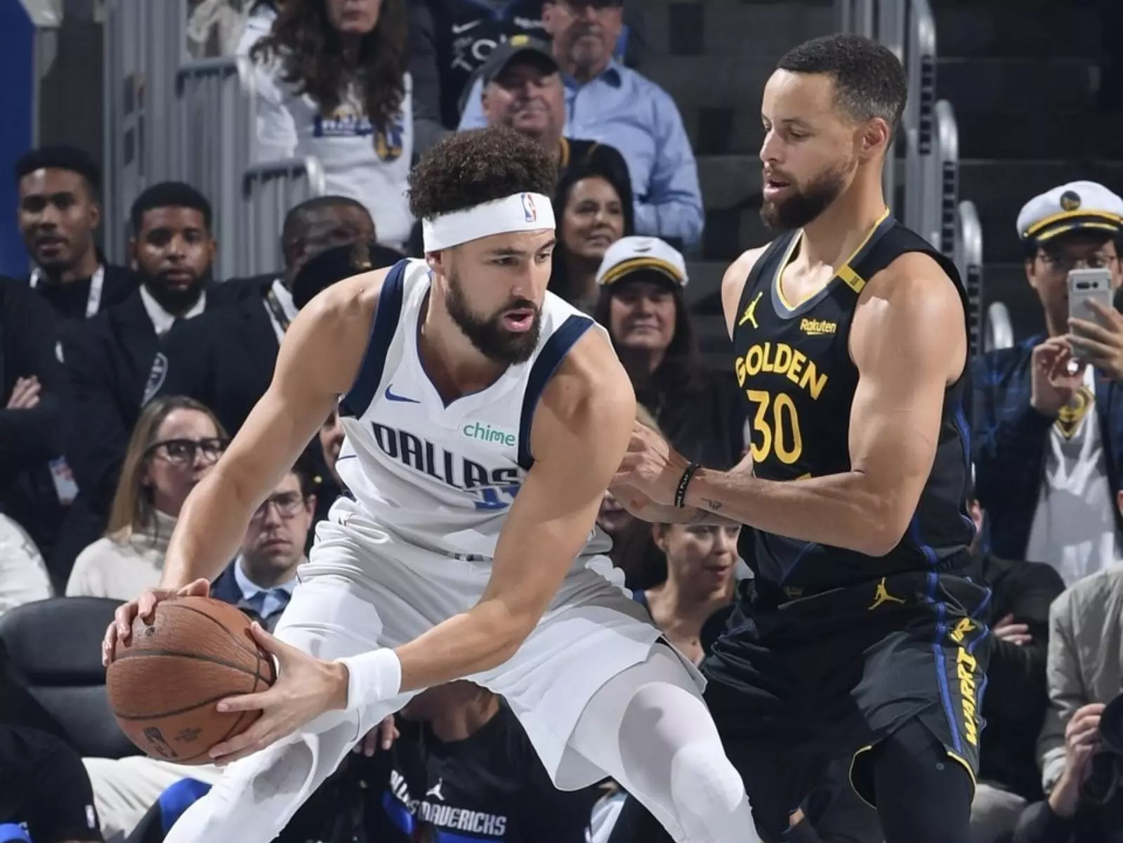NBA／「浪花兄弟」首次鬩牆對決！Klay 與 Curry 開賽沒多久互相得分引發球迷熱議！
