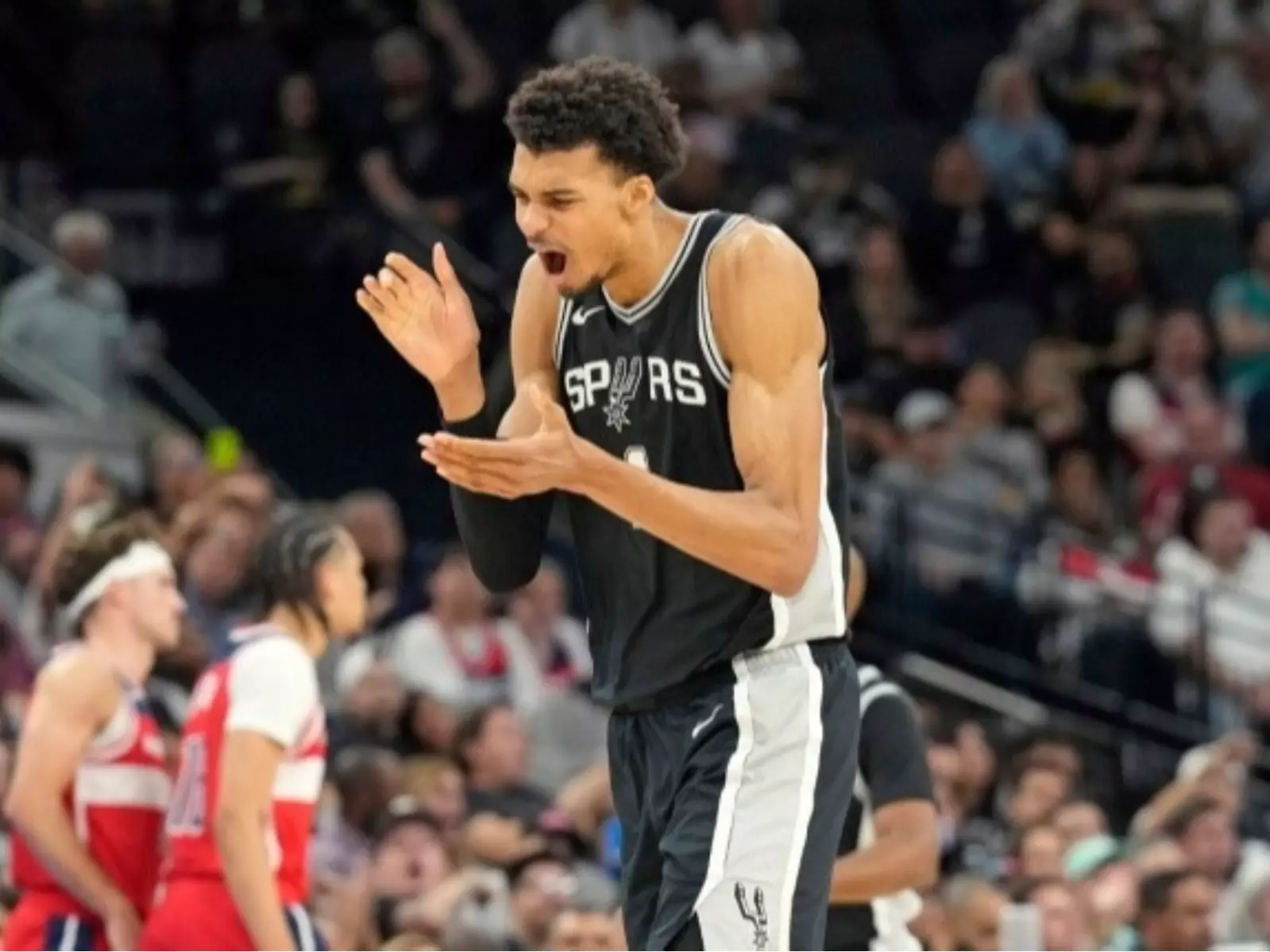 NBA／Victor Wembanyama 狂轟 50 分刷新諸多歷史紀錄，單場 8 記三分彈轟垮巫師！