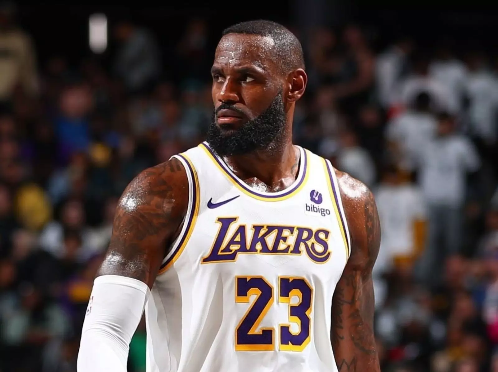 NBA／詹皇「連 4 場」大三元締造紀錄，率湖人擊敗馬刺喜迎 4 連勝！