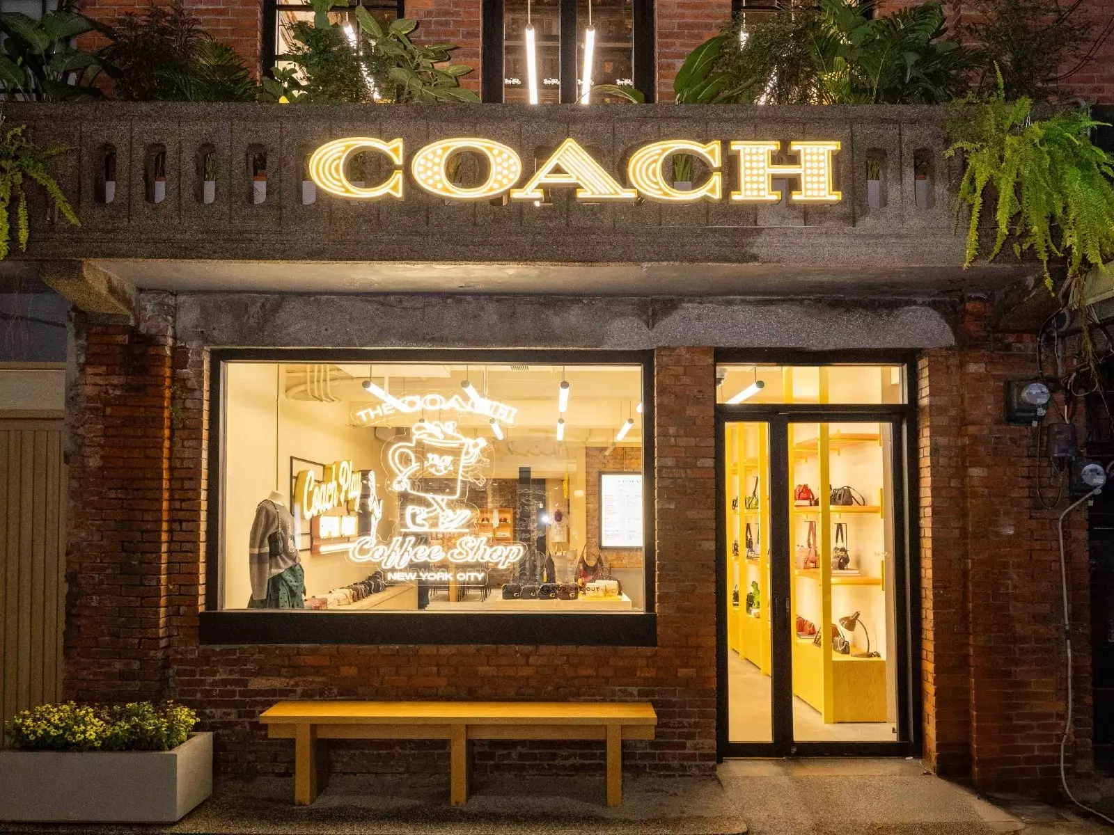 台北捷運中山站 Coach Play Chifeng St. 赤峰街概念店開幕！Rosé 同款、客製化體驗⋯3 大亮點一次看！