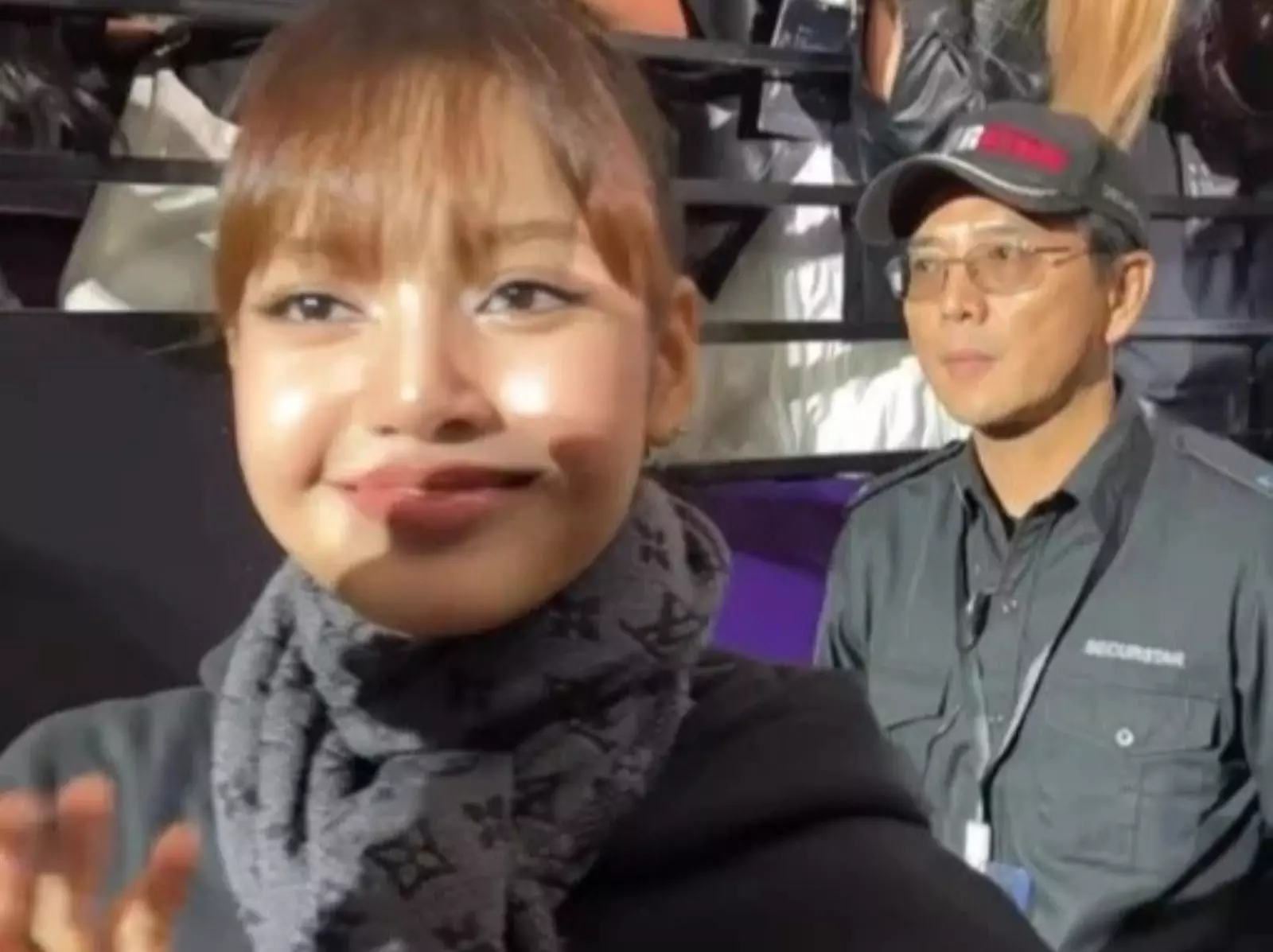 BLACKPINK Lisa 後台「0 修圖」照片曝光！網驚：腫成豆「sa」饅頭  ！