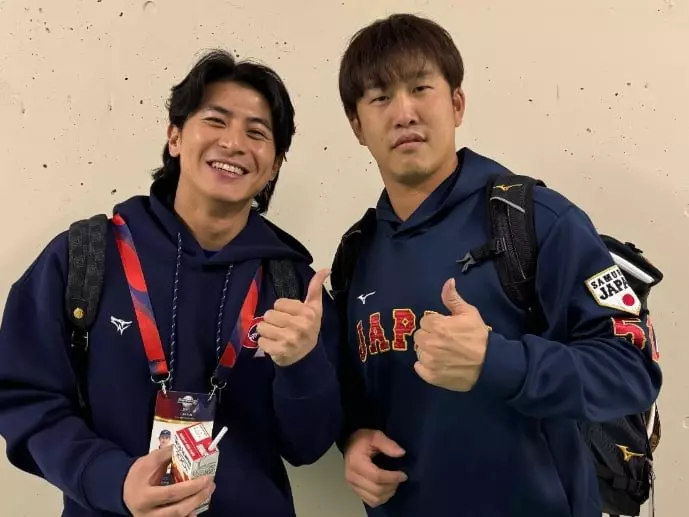棒球 12 強／台灣隊長陳傑憲太圈粉！日本球星小園海斗曬出合照，大讚：「真的太帥！」