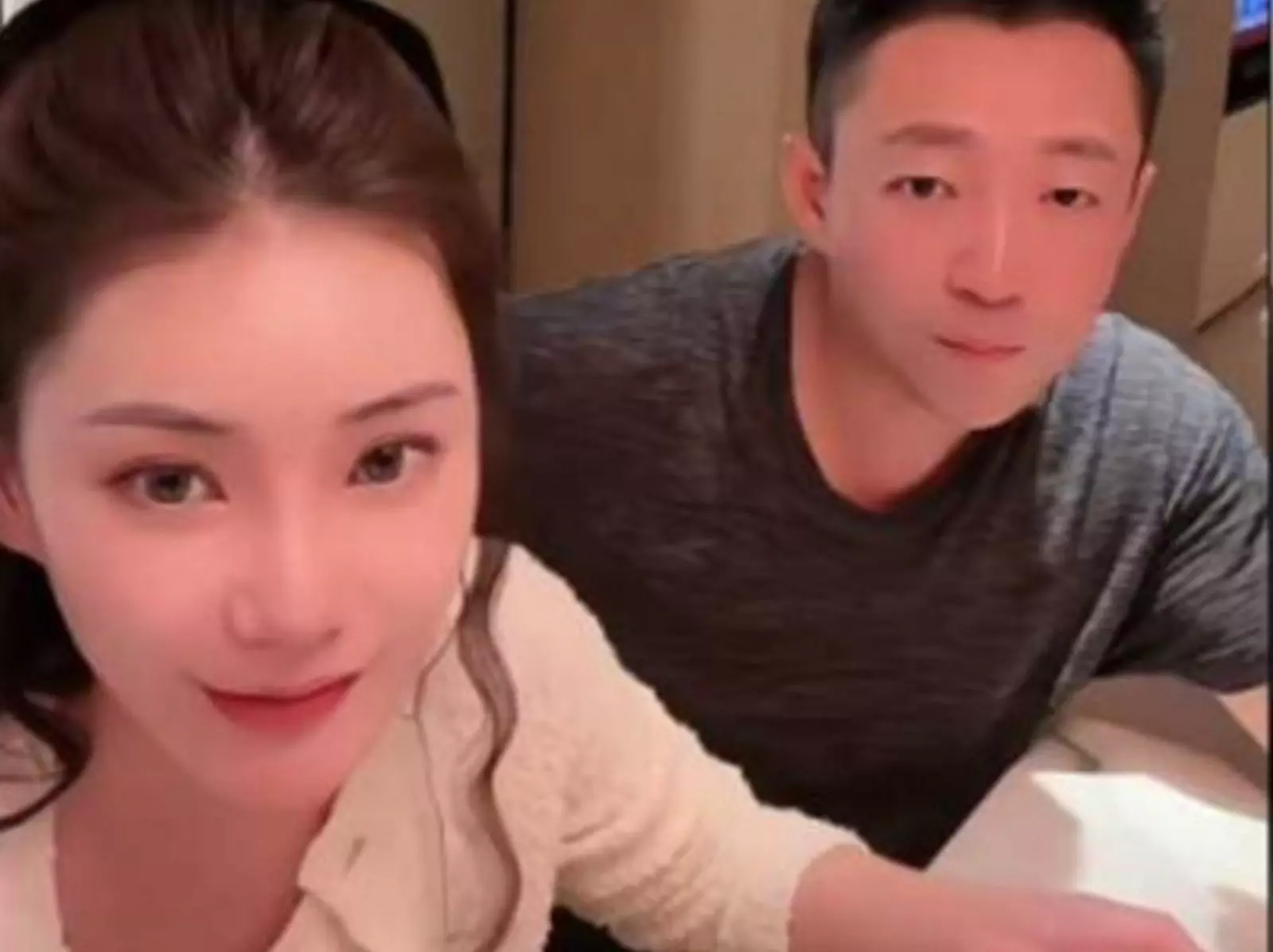汪小菲婚宴日期地點曝光！直播上突認整形妻喊：「有人叫你講嗎？」