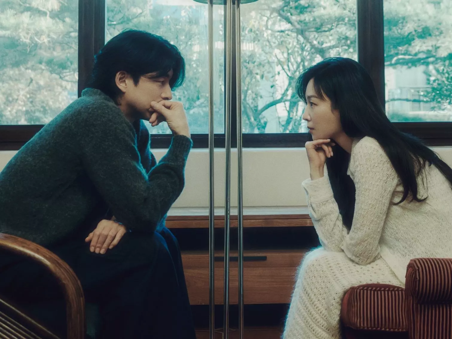 Netflix 韓劇《一箱情緣》孔劉、徐玄振上演契約婚姻，首度挑戰 19 禁床戲引熱議！